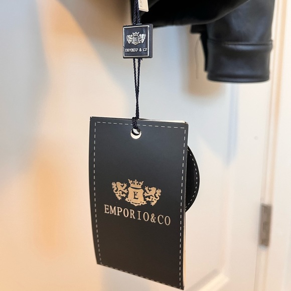 Never been worn designer leather jacket - Picture 5 of 6